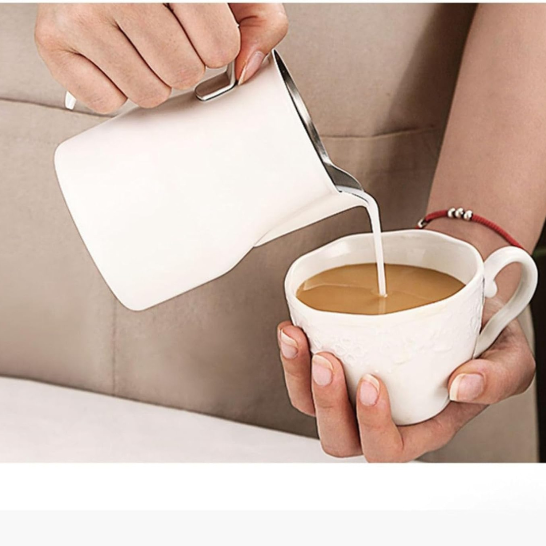Taza Pitcher Blanca para Espumar Leche – Barismo Profesional 350 ml / 500 ml