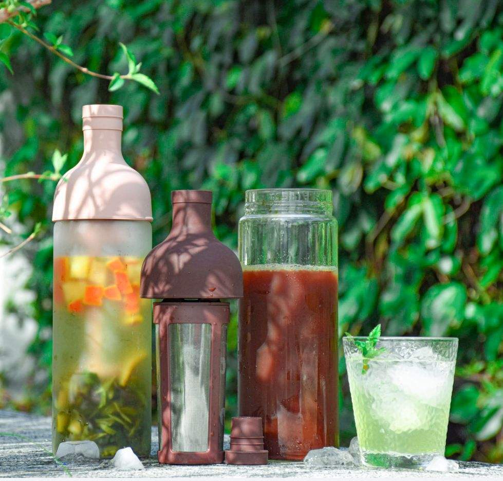 Té Frío Exquisito: Explora el mundo del té frío con facilidad. El colador de acero inoxidable de nuestra cafetera te permite experimentar con diferentes mezclas y sabores, obteniendo un té helado lleno de frescura.