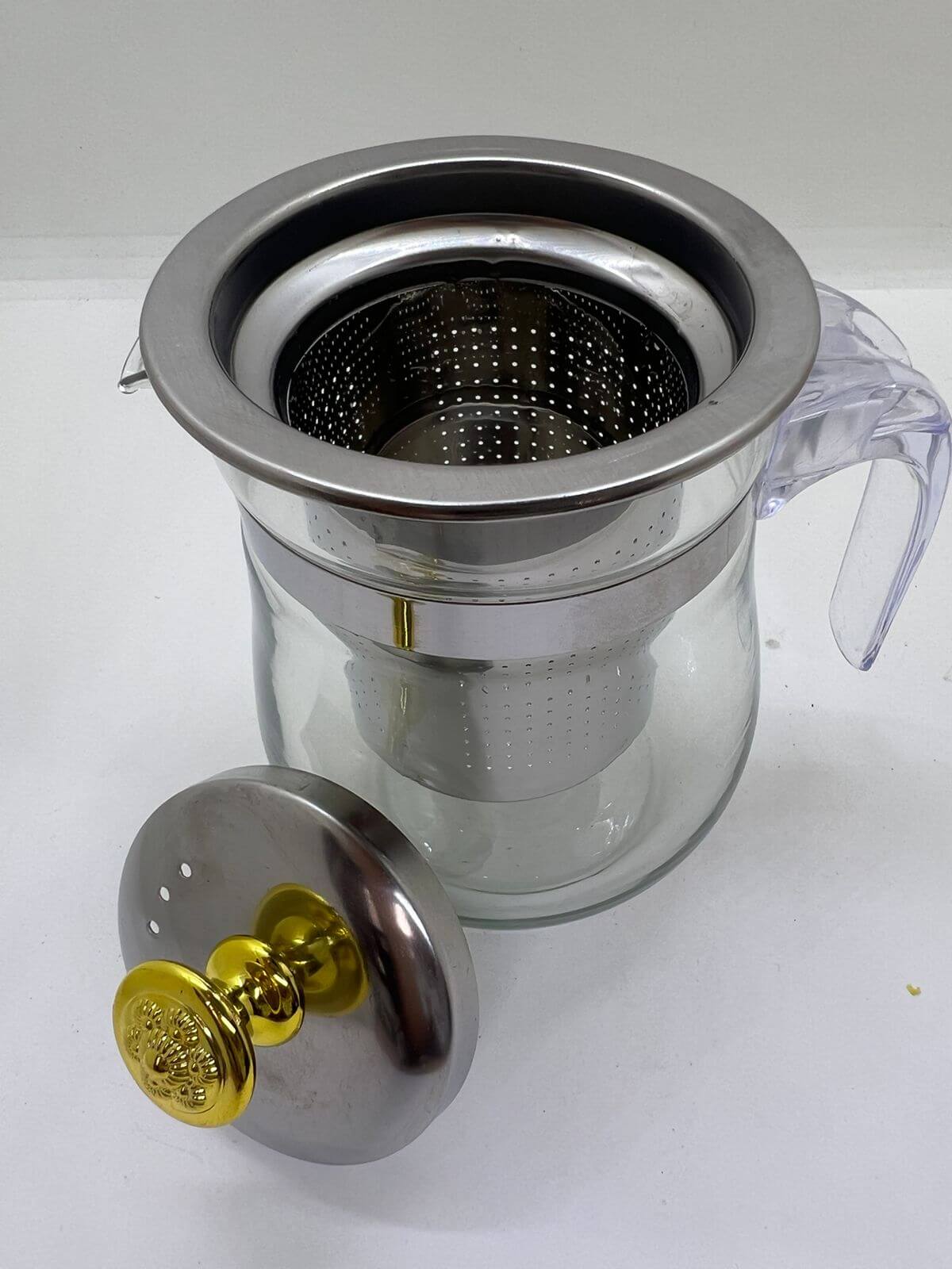 Funcionalidad y Estilo Unidos: Disfruta de la funcionalidad excepcional de esta tetera mientras agregas un toque de estilo a tu cocina.