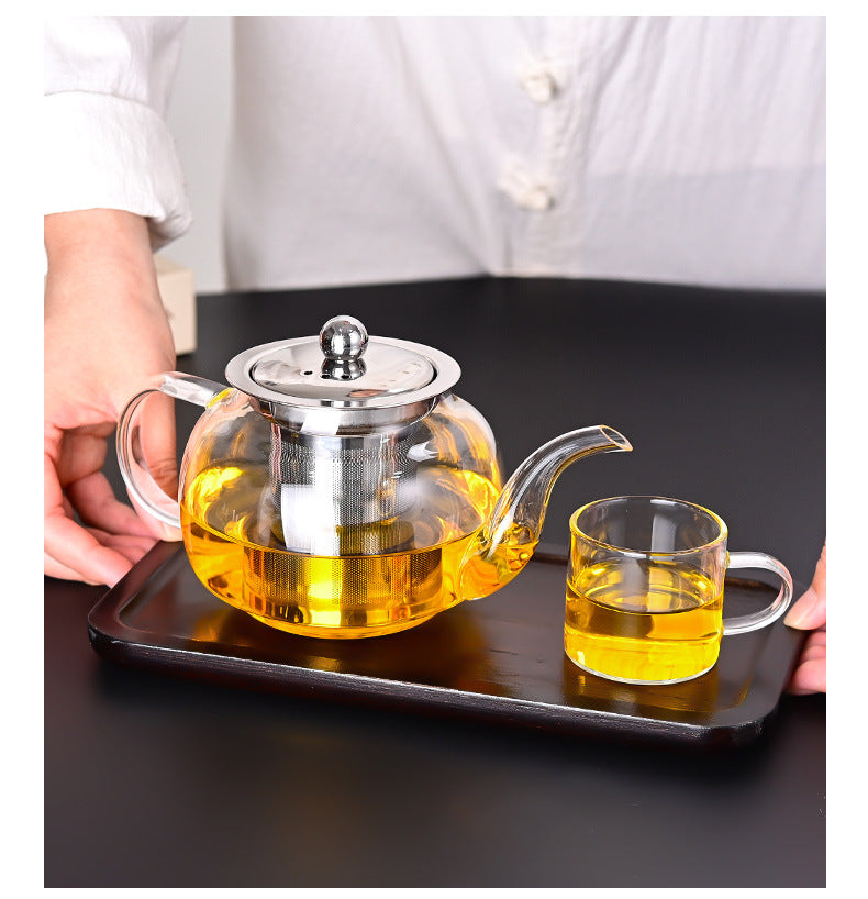 El filtro de acero inoxidable interno retiene hojas sueltas, logrando una bebida limpia y visualmente atractiva en cada preparación.