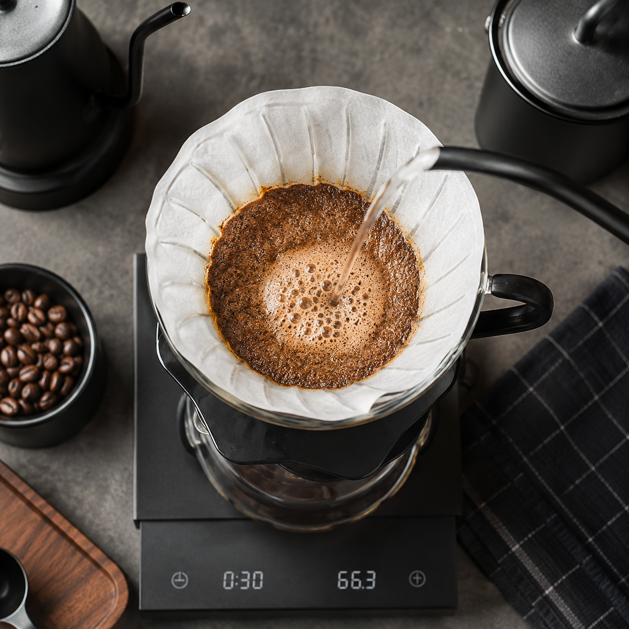 Cafetera Dripper V60 02 de Vidrio Borosilicato Transparente con Base Negra