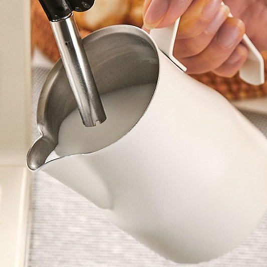 Taza Pitcher Blanca para Espumar Leche – Barismo Profesional 350 ml / 500 ml