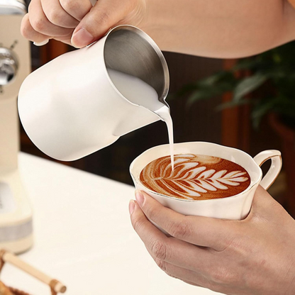 Taza Pitcher Blanca para Espumar Leche – Barismo Profesional 350 ml / 500 ml