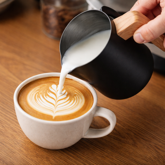 Jarra Cremadora Leche Negra con Mango de Madera en Acero Inoxidable