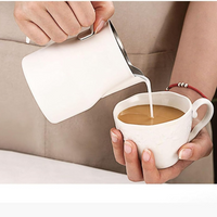Taza Pitcher Blanca para Espumar Leche – Barismo Profesional 350 ml / 500 ml