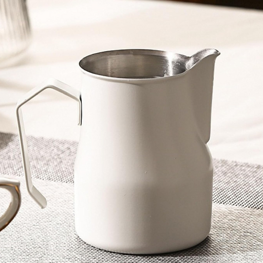 Taza Pitcher Blanca para Espumar Leche – Barismo Profesional 350 ml / 500 ml