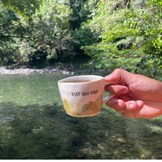 Kit Best Dad Ever Pocillo hecho y pintado a mano + Café Especial