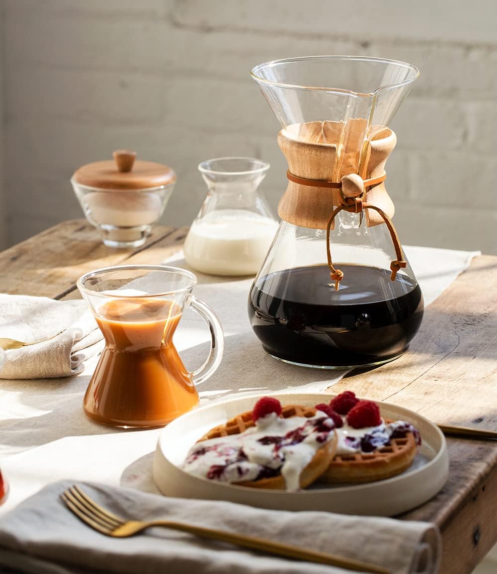 Duradera CHEMEX®: Hecha con vidrio de borosilicato de alta calidad, esta cafetera está diseñada para durar y resistir el calor.