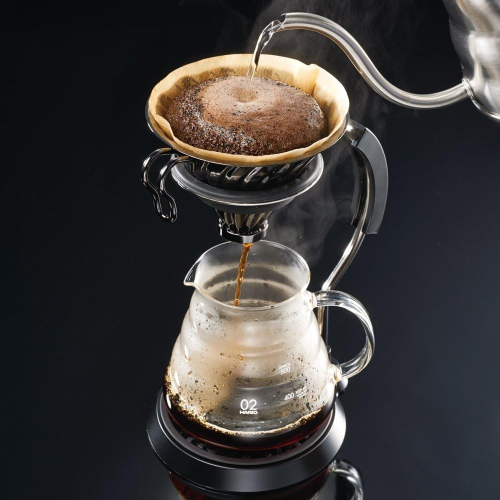 Ideal para el Viajero del Café: Compacta y duradera, esta V60 es la compañera perfecta para los amantes del café en movimiento. Prepara hasta cuatro tazas de café y disfruta de la autenticidad del café filtrado estés donde estés.