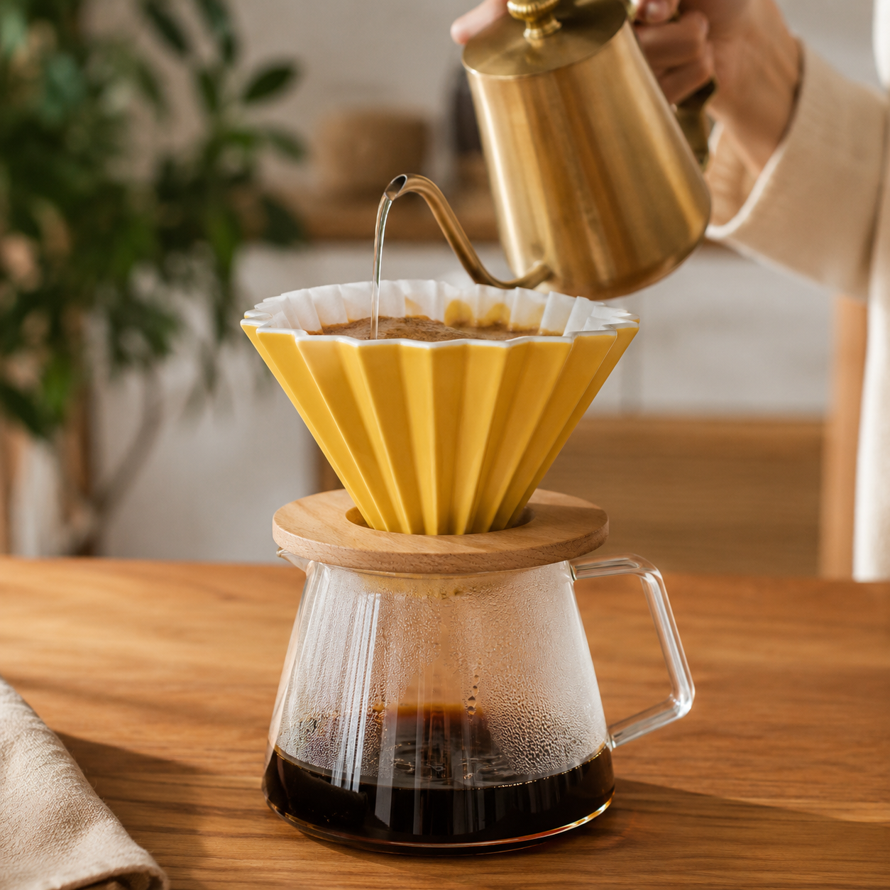 Cafetera Dripper Metodo Origami de Ceramica Tamaño 01 Amarillo con Base de Madera