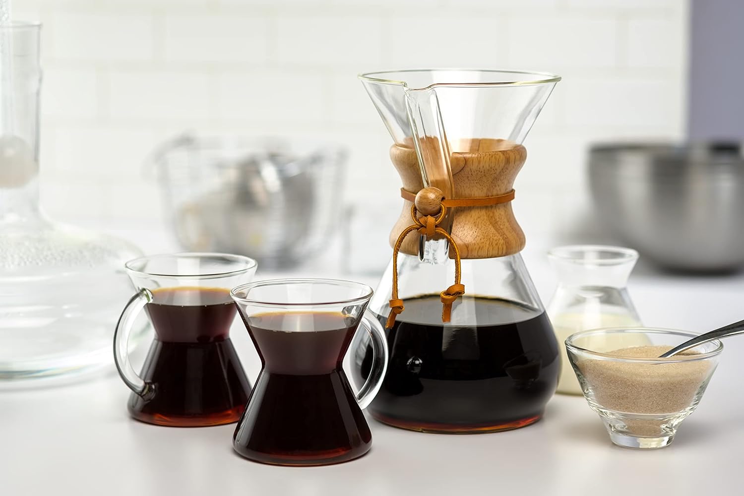 Versátil CHEMEX®: Capaz de preparar café con molienda fina, media y gruesa, esta cafetera es ideal para cualquier método de preparación.