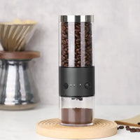 Olvidate del molido desigual. Con burrs de acero, lográs precisión profesional en casa, oficina o viaje.