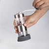 "Molino manual de café con diseño transparente y elegante"