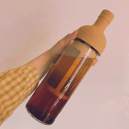 Aguas Saborizadas Especiales: Llena tu día de hidratación y sabor con aguas saborizadas personalizadas. Agrega hierbas frescas, rodajas de frutas y disfruta de aguas únicas y revitalizantes.