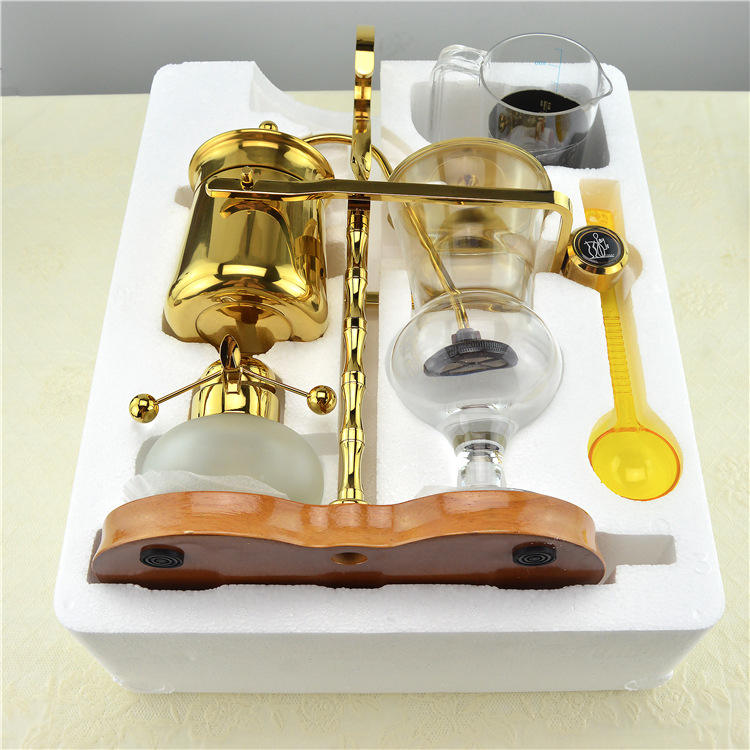 "Añade un toque de elegancia a tu cocina con la Cafetera de Sifón, una pieza imprescindible para los aficionados al café que valoran la calidad y el estilo."