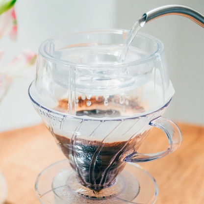 Diseñado junto al campeón mundial Pete Licata. Permite extracciones precisas sin cuello de cisne. Ideal para preparar 1 o 2 tazas de café balanceado y profesional.