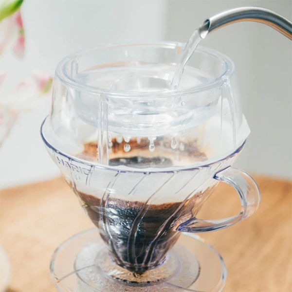 Diseñado junto al campeón mundial Pete Licata. Permite extracciones precisas sin cuello de cisne. Ideal para preparar 1 o 2 tazas de café balanceado y profesional.