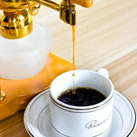 "Transforma tu rutina matutina con la Cafetera de Sifón, que te permite preparar café de alta calidad con facilidad y estilo."