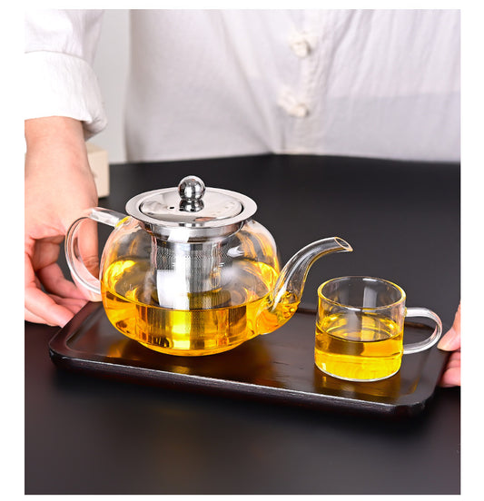 El filtro de acero inoxidable interno retiene hojas sueltas, logrando una bebida limpia y visualmente atractiva en cada preparación.