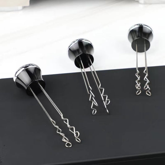 Detalle del agitador de café espresso de acero inoxidable, fabricado con material de grado alimenticio para una mayor durabilidad y seguridad.