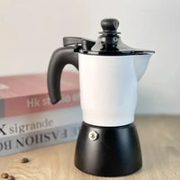 La Fusión de Tradición y Tecnología: Maravíllate con la fusión de la tradición italiana y la tecnología moderna en nuestra Cafetera Italiana con Espumador Integrado. Con un diseño elegante y características avanzadas, esta cafetera te lleva a un viaje sensorial con cada sorbo.