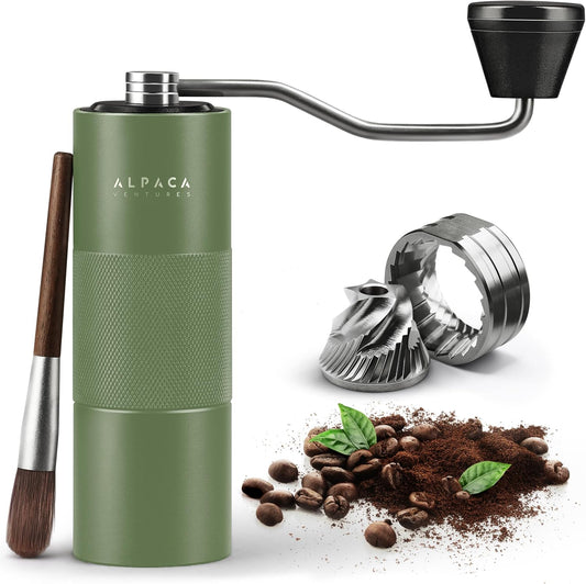Molino manual de alta precisión fabricado en acero inoxidable. Ideal para quienes buscan control total sobre la molienda y un diseño duradero para el uso diario.
