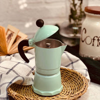 La Pasión del Café Italiano: Celebra la pasión por el café italiano con esta elegante cafetera Moka. Cada taza de 50 ml te transporta a las calles de Roma.