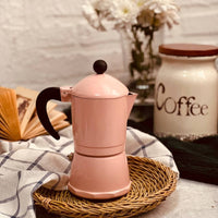 Diseño Robusto, Sabor Intenso: Fabricada en aluminio de alta calidad, esta cafetera es resistente y duradera. Su capacidad de 300 ml permite preparar café para satisfacer a los verdaderos amantes del café.